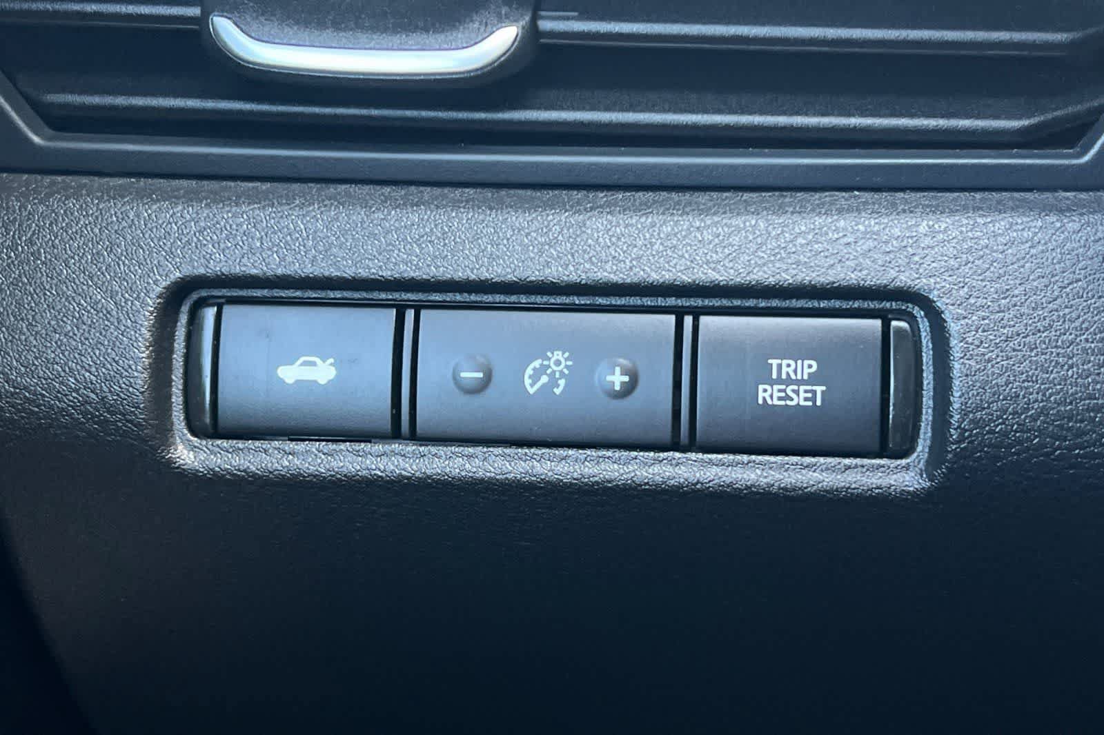 Used 2025 Nissan Altima 2.5 SV FWD image 31