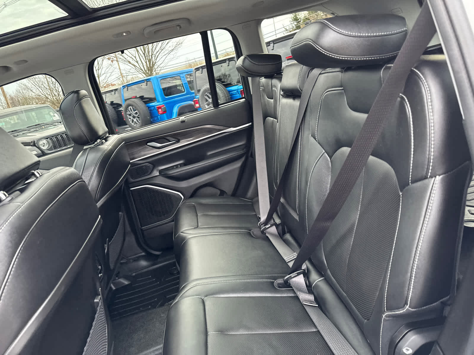 Used 2023 Jeep Grand Cherokee 30th Anniversary image 33