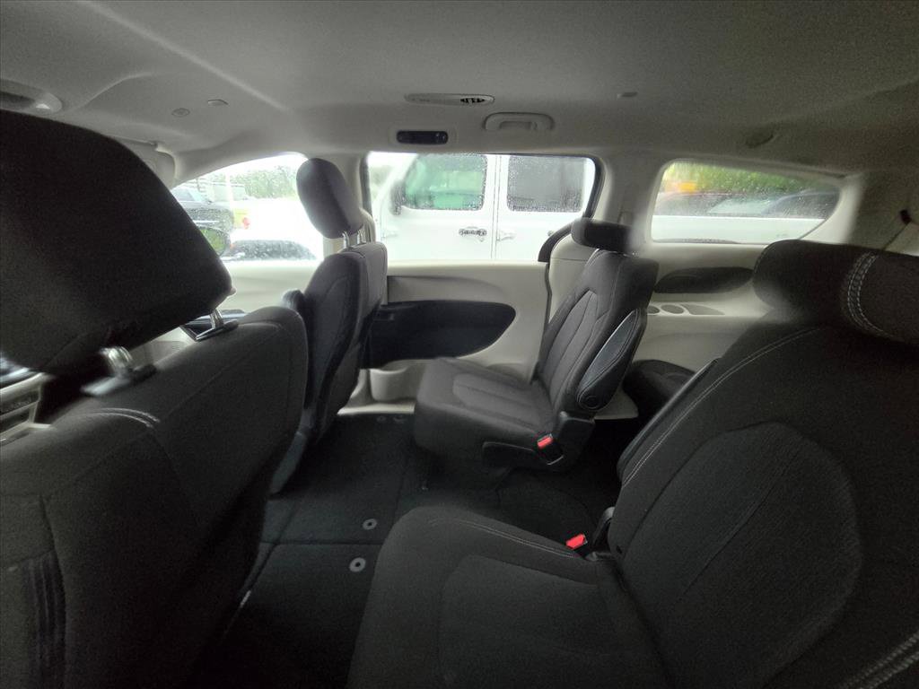 Used 2023 Chrysler Voyager LX FWD image 5