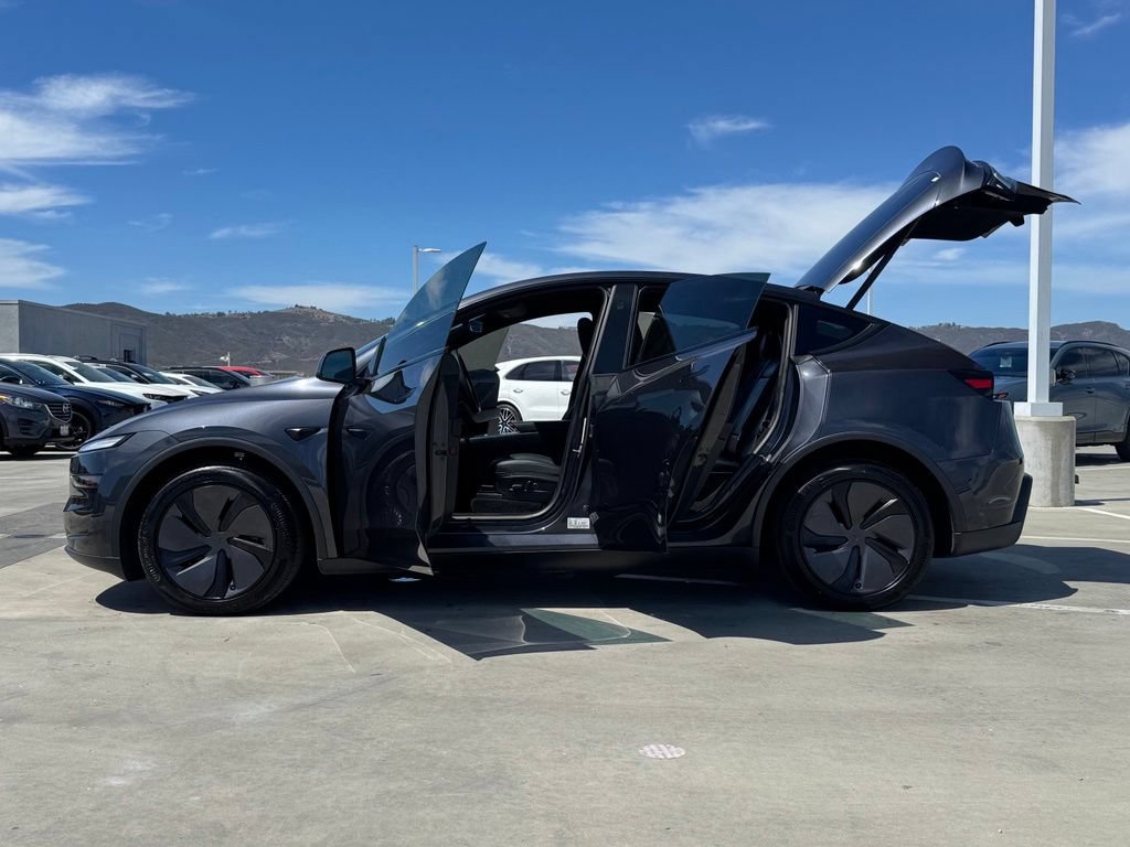 Used 2026 Tesla Model Y Long Range AWD/4WD image 41