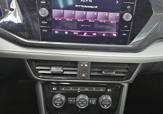 Used 2022 Volkswagen Taos SEL w/ Panoramic Sunroof Package image 11