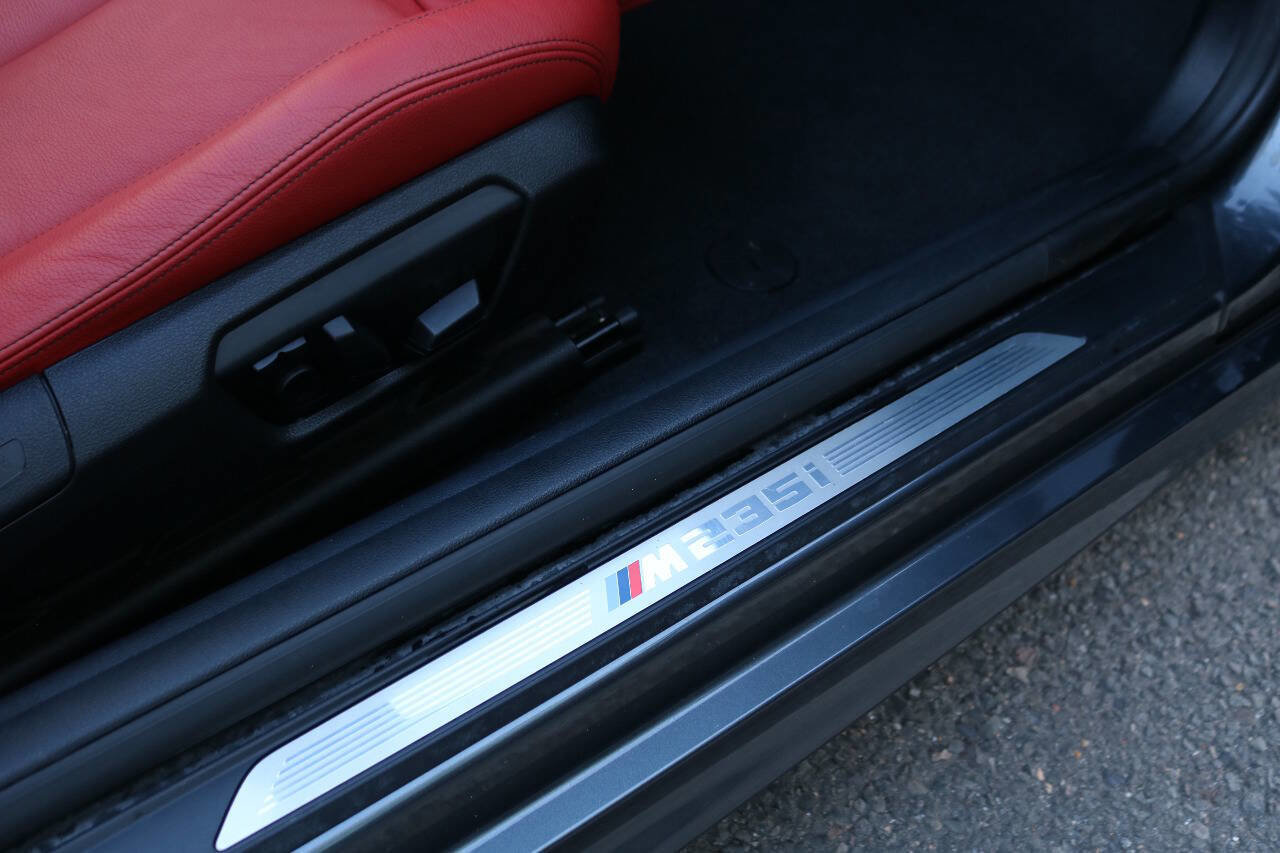 Used 2015 BMW M235i Convertible image 33
