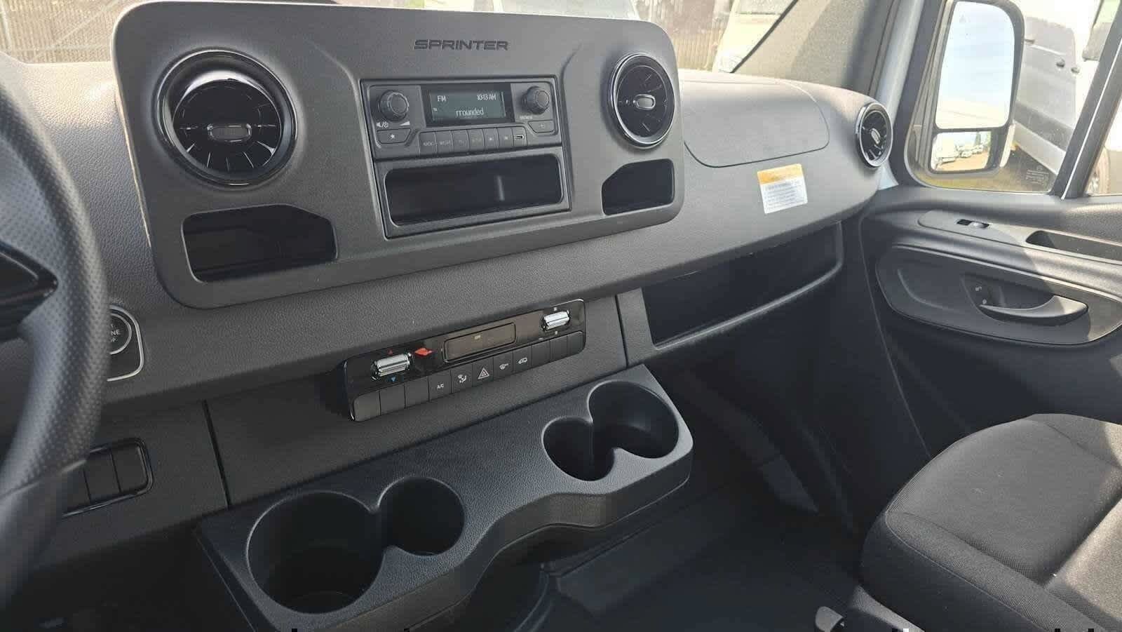 Used 2025 Mercedes-Benz Sprinter 2500 image 33