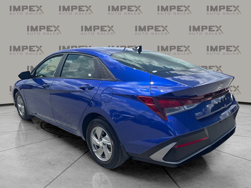 Used 2026 Hyundai Elantra SE FWD image 2