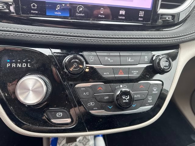 Used 2023 Chrysler Pacifica Touring-L FWD image 14