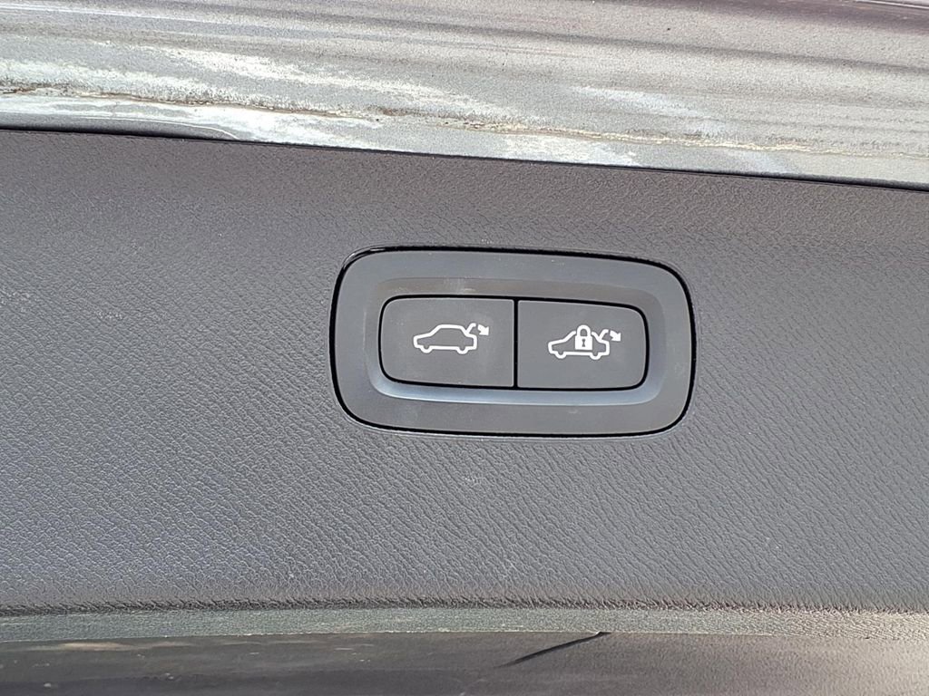 Used 2020 Volvo XC90 T5 Momentum w/ Protection Package Premier FWD image 21