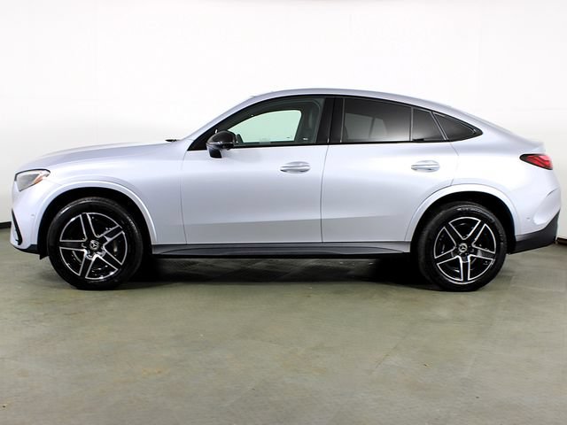 Used 2024 Mercedes-Benz GLC 300 4MATIC image 2