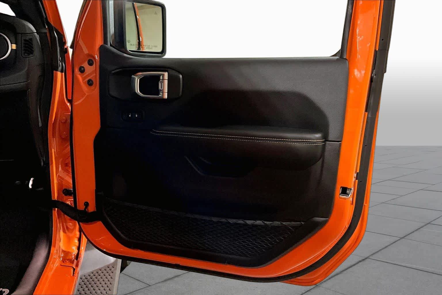 Used 2025 Jeep Wrangler Unlimited Sahara AWD/4WD image 21