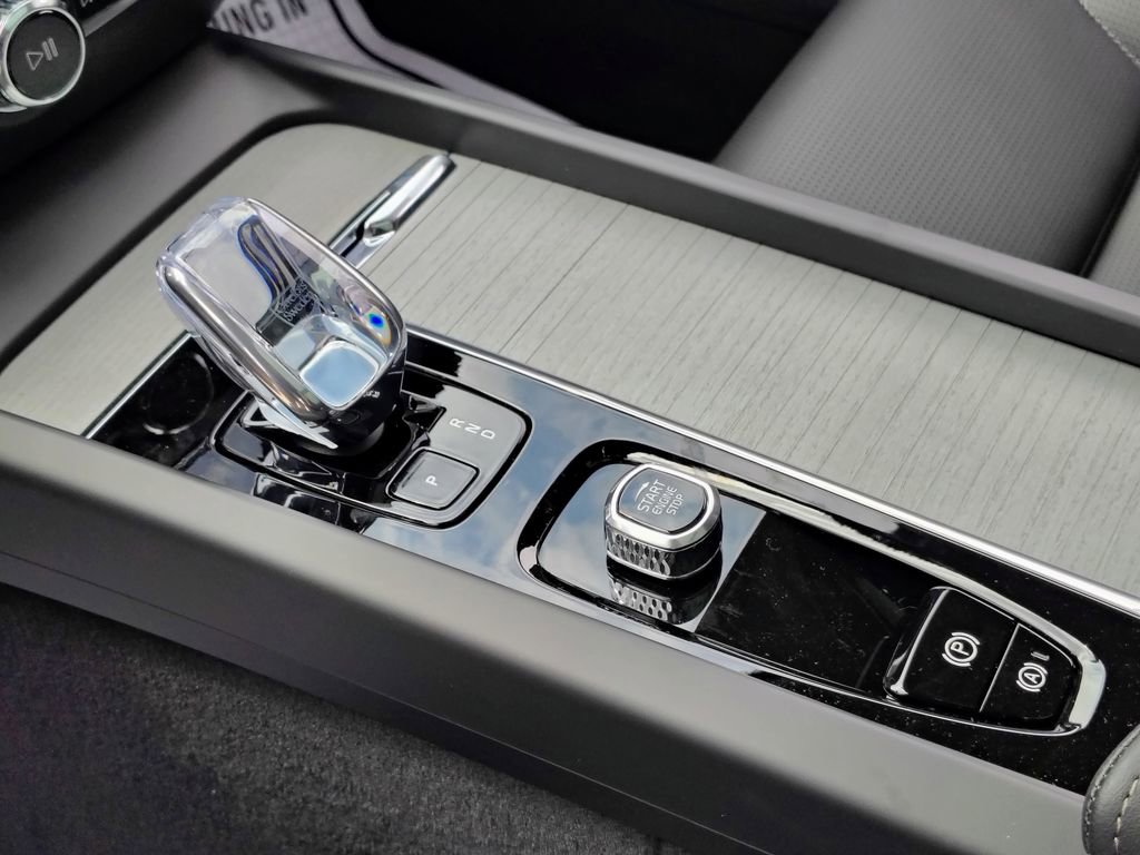 New 2026 Volvo XC60 B5 Ultra w/ Climate Package AWD/4WD image 15