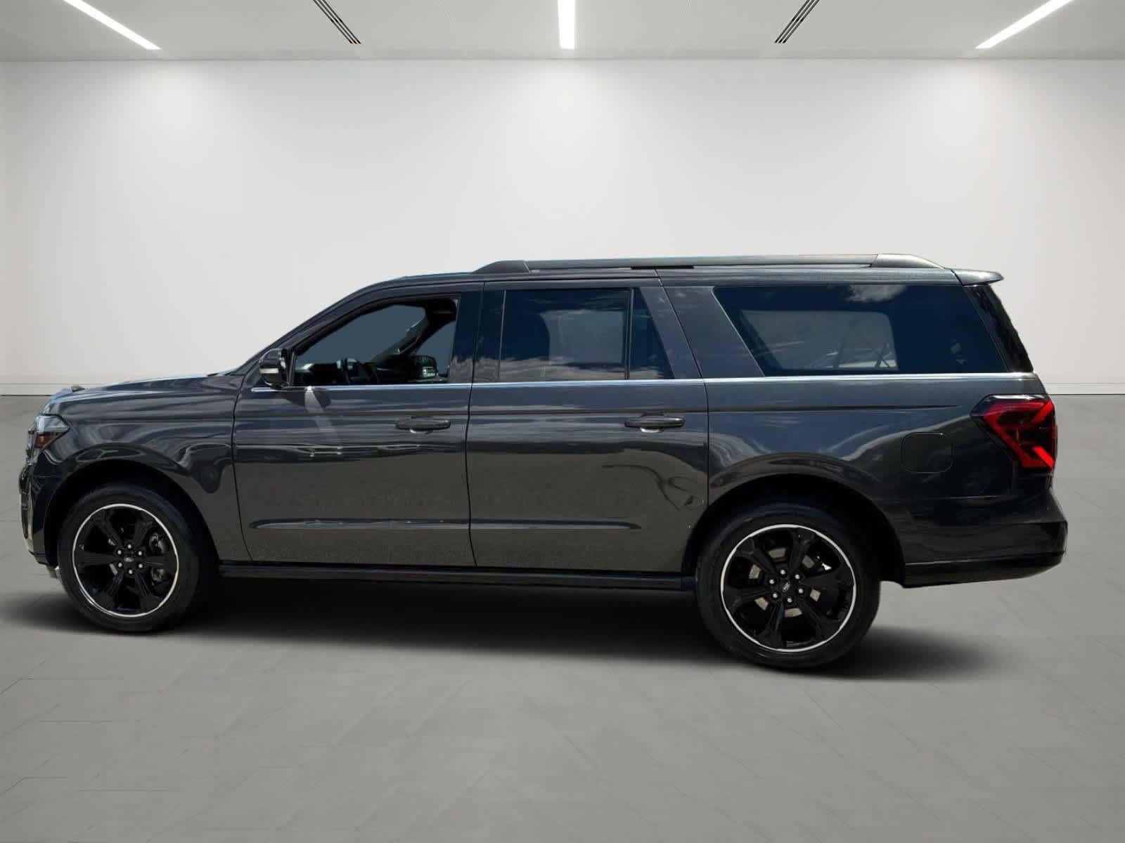 Used 2022 Ford Expedition Max Limited AWD/4WD image 2