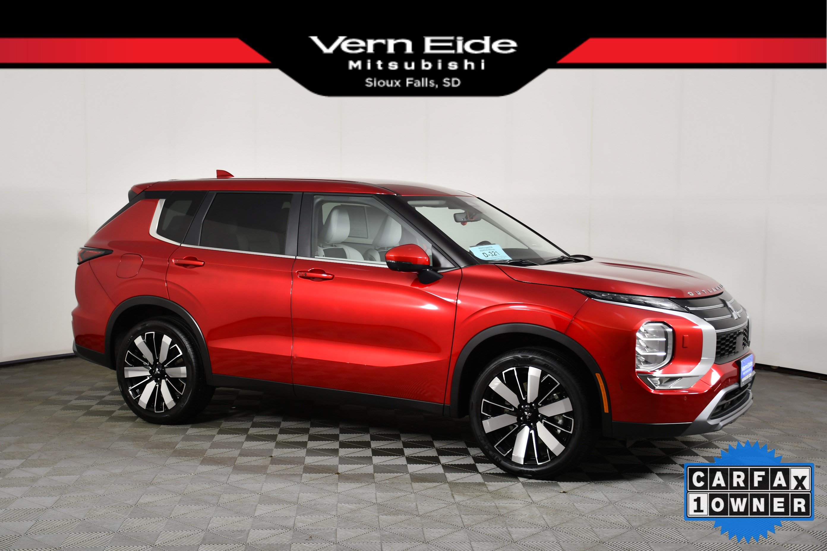 Used 2025 Mitsubishi Outlander SE