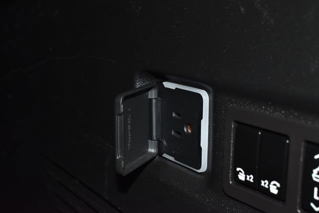 Used 2024 Chevrolet Suburban RST image 40