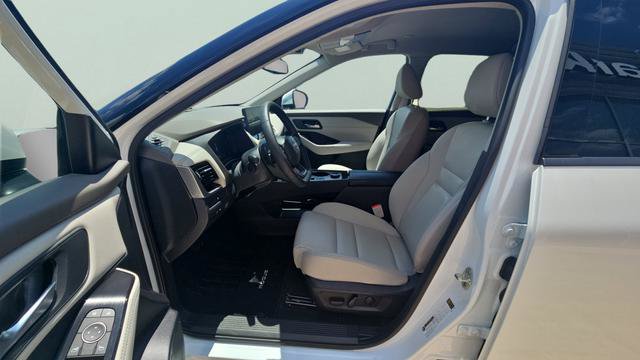 Used 2025 Nissan Rogue SL AWD/4WD image 9