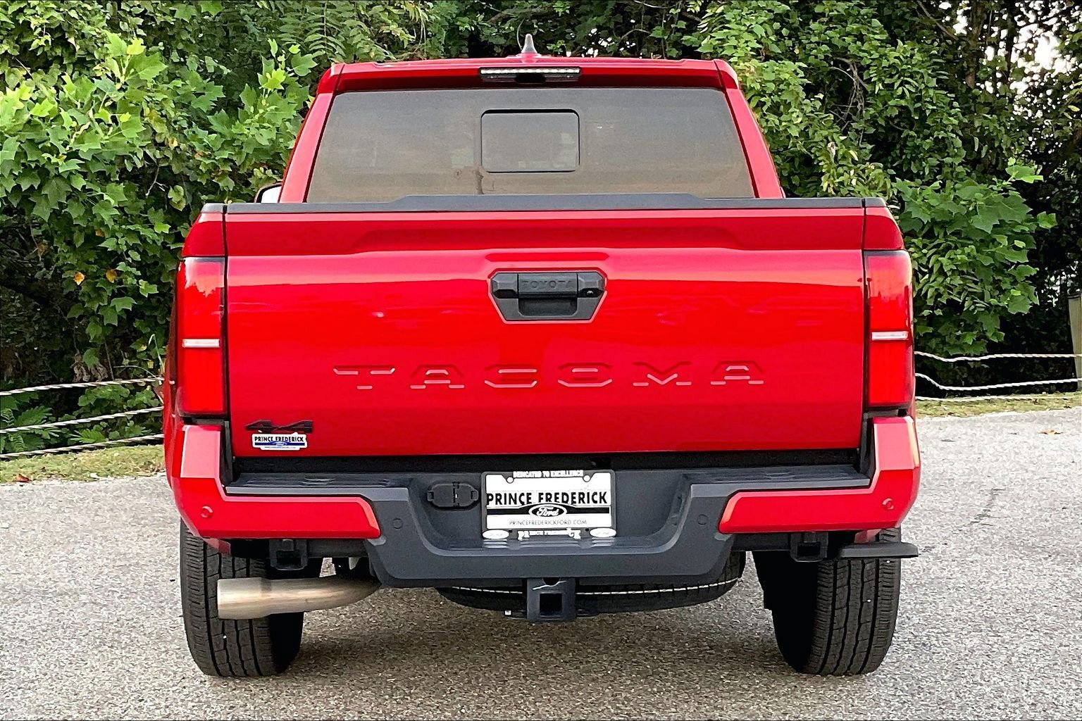 Used 2024 Toyota Tacoma TRD Sport w/ TRD Sport Upgrade Package AWD/4WD image 4