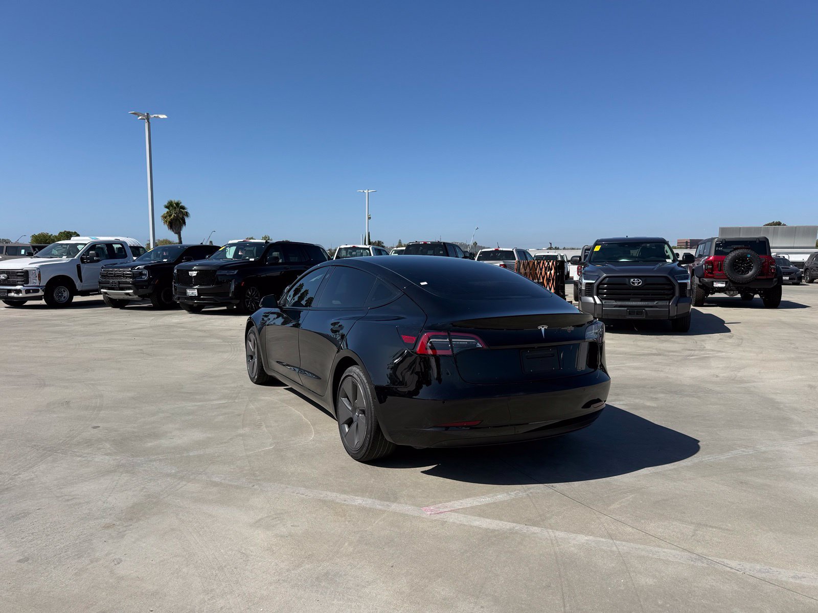 Used 2022 Tesla Model 3 Standard Range RWD image 2
