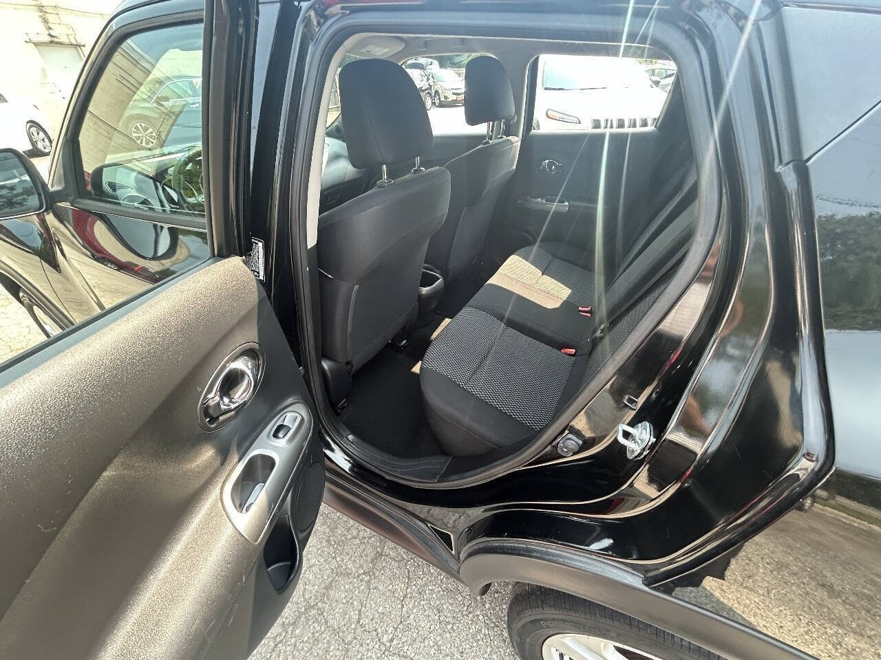 Used 2016 Nissan Juke S FWD image 7