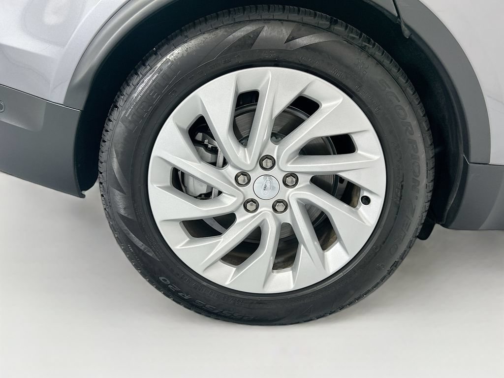 Certified 2025 Land Rover Discovery S AWD/4WD image 32