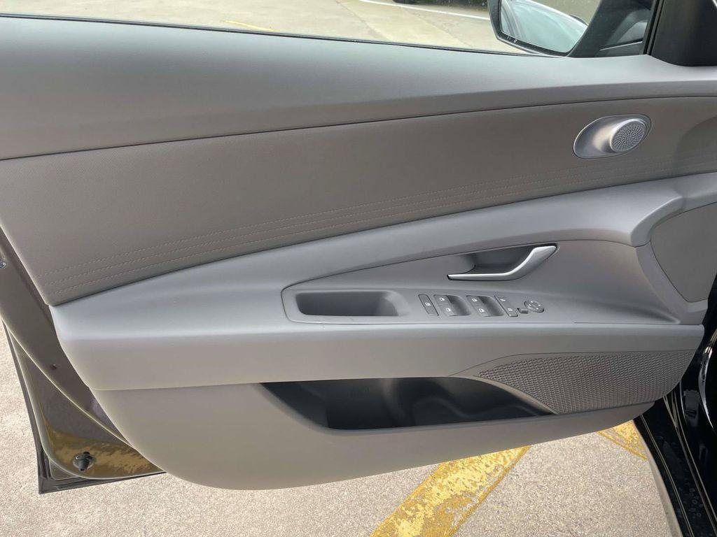 New 2026 Hyundai Elantra SE FWD image 33