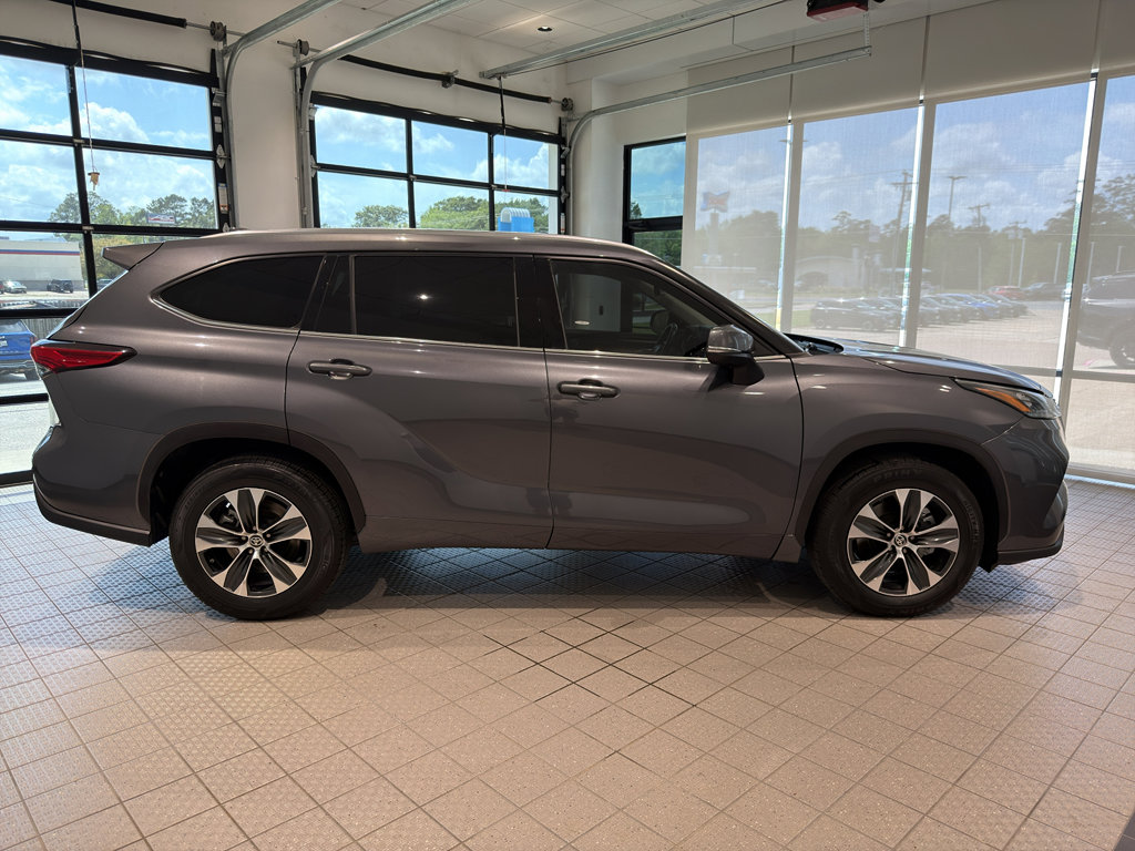 Used 2020 Toyota Highlander XLE image 6