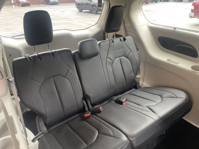 Used 2019 Chrysler Pacifica Touring-L Plus image 15