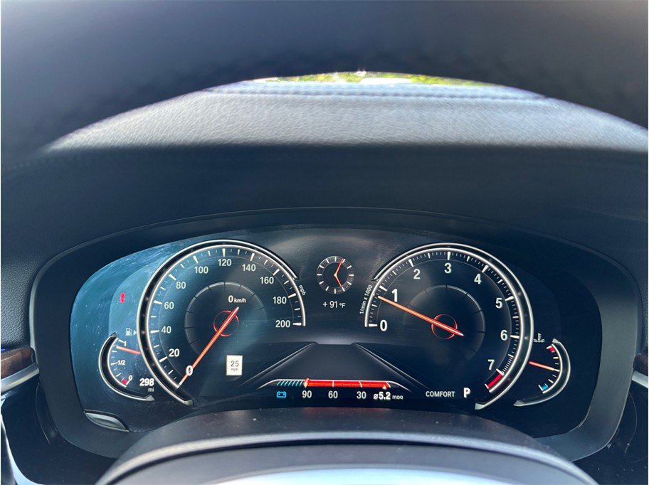 Used 2018 BMW M550i xDrive AWD/4WD image 27