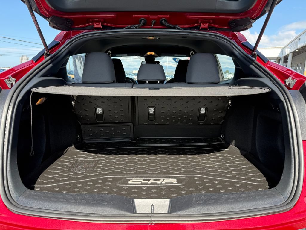 Used 2019 Toyota C-HR LE FWD image 32