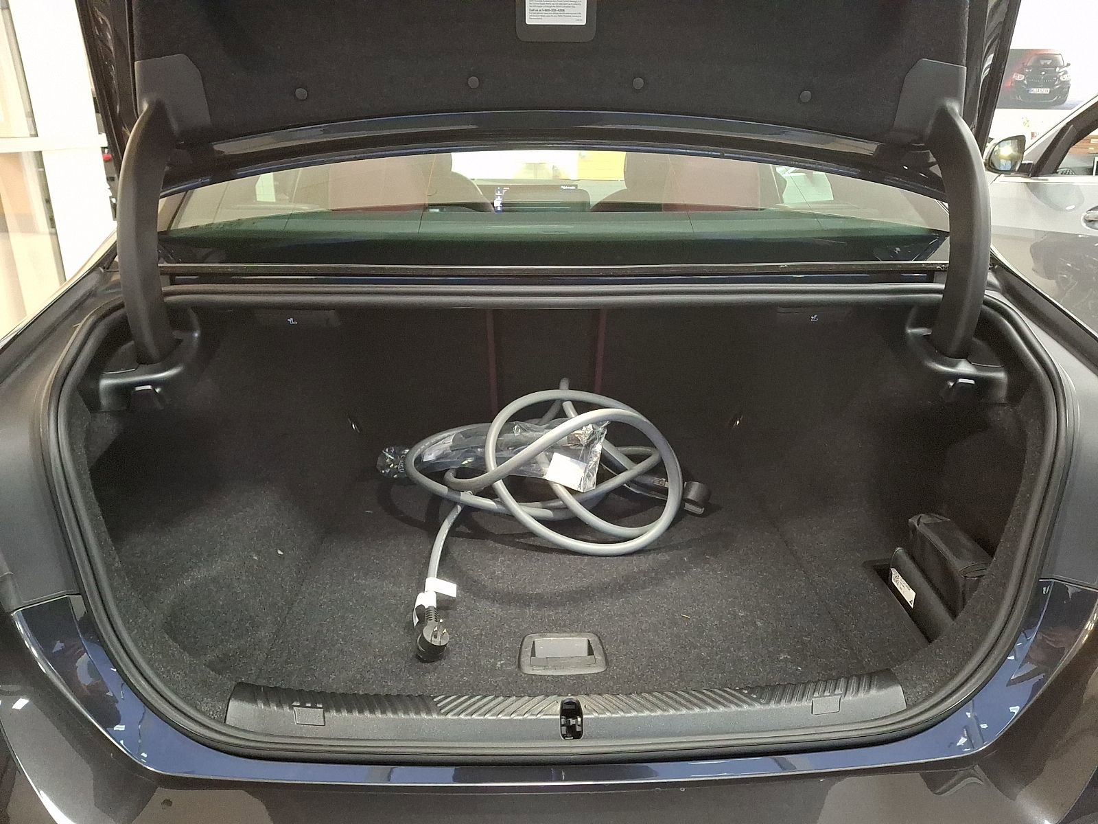 Used 2025 BMW i5 eDrive40i w/ M Sport Package RWD image 26