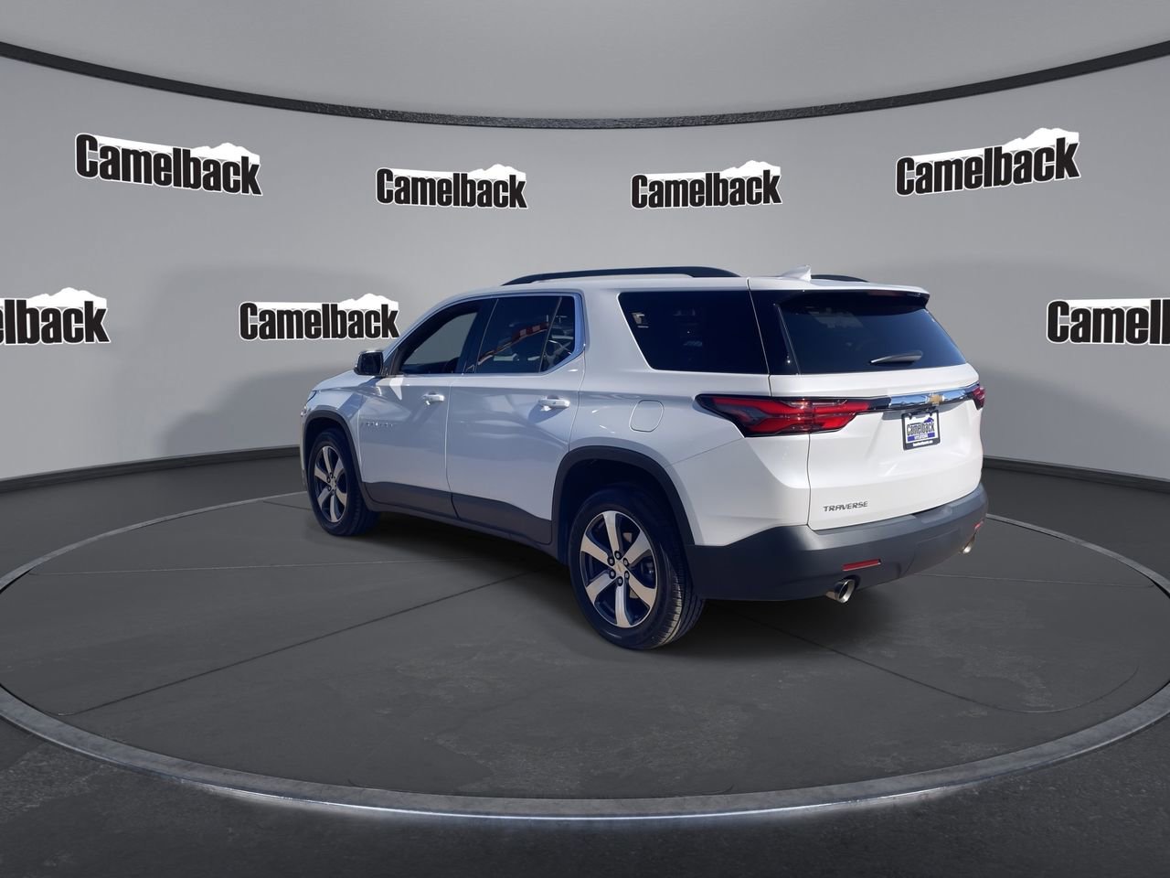 Used 2023 Chevrolet Traverse LT w/ LT Premium Package FWD image 5