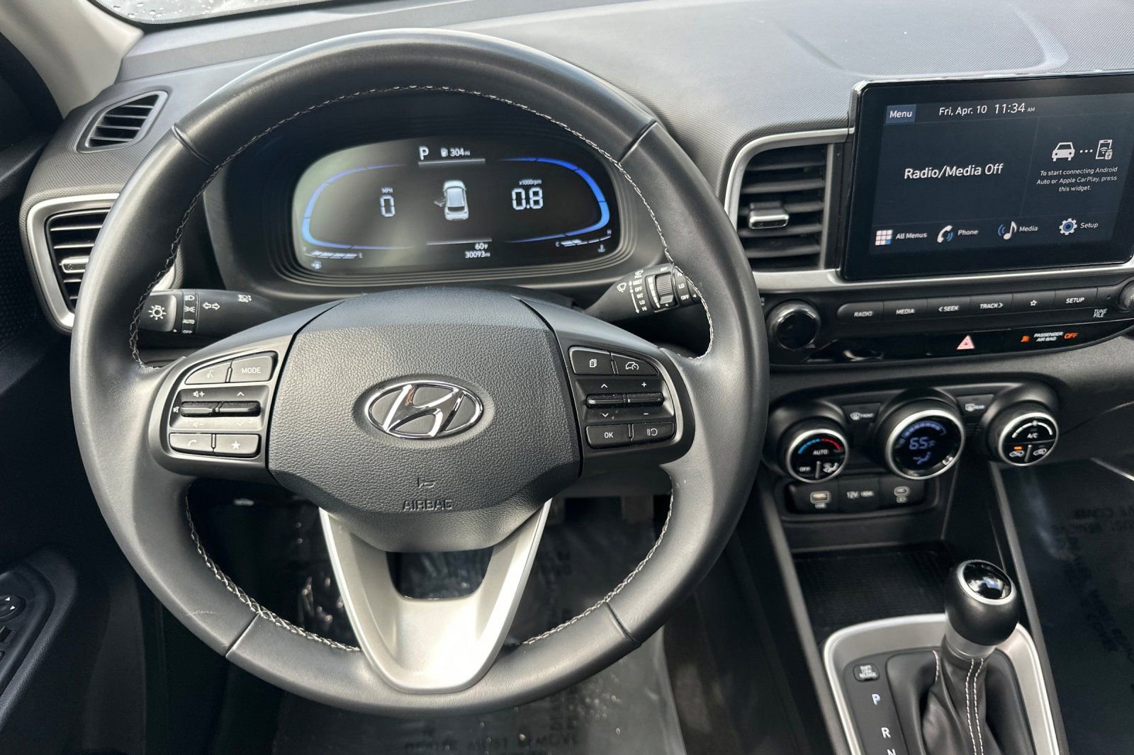 Used 2025 Hyundai Venue SEL image 15