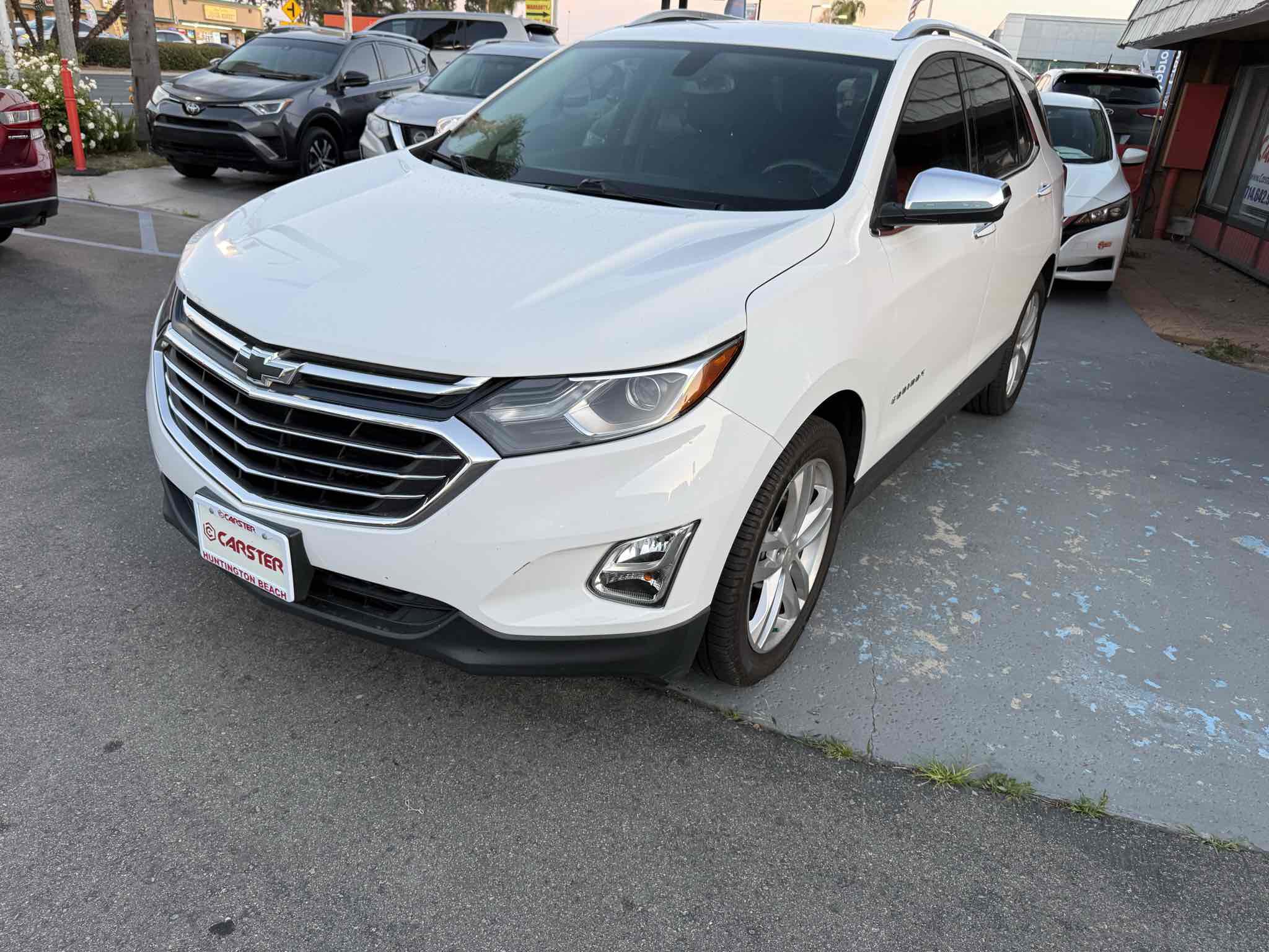 Used 2018 Chevrolet Equinox Premier FWD image 2