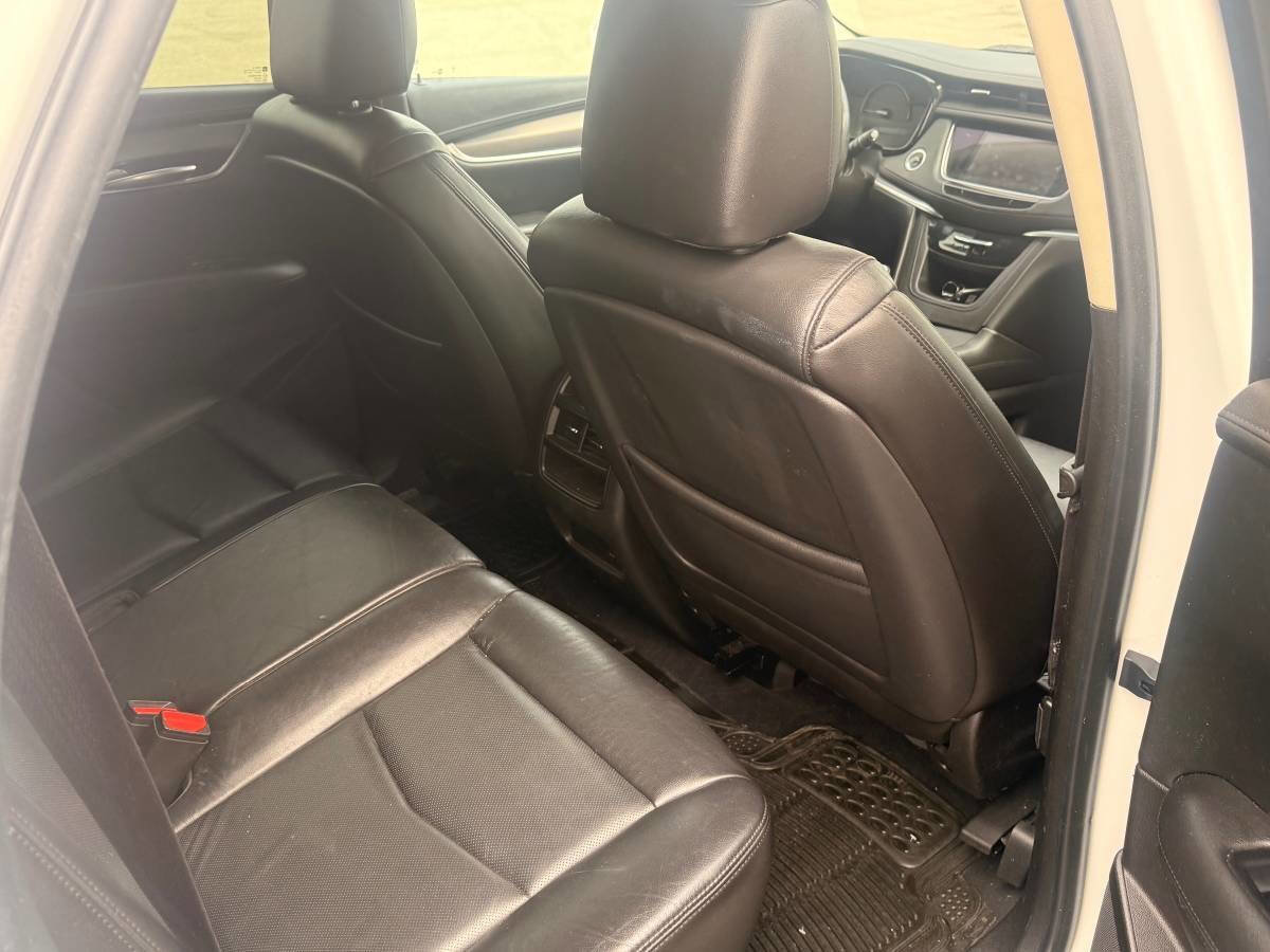 Used 2018 Cadillac XT5 Luxury w/ Driver Awareness Package image 11