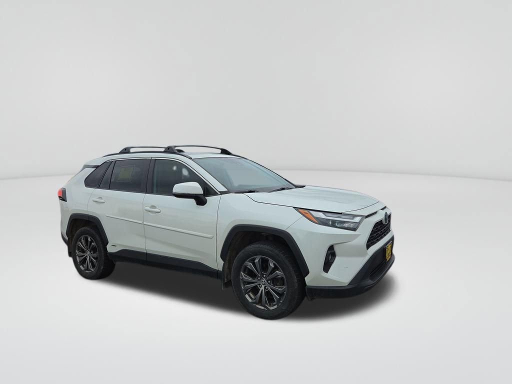 Used 2022 Toyota RAV4 XLE Premium image 8