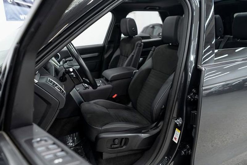 Used 2023 Land Rover Discovery S R-Dynamic image 9