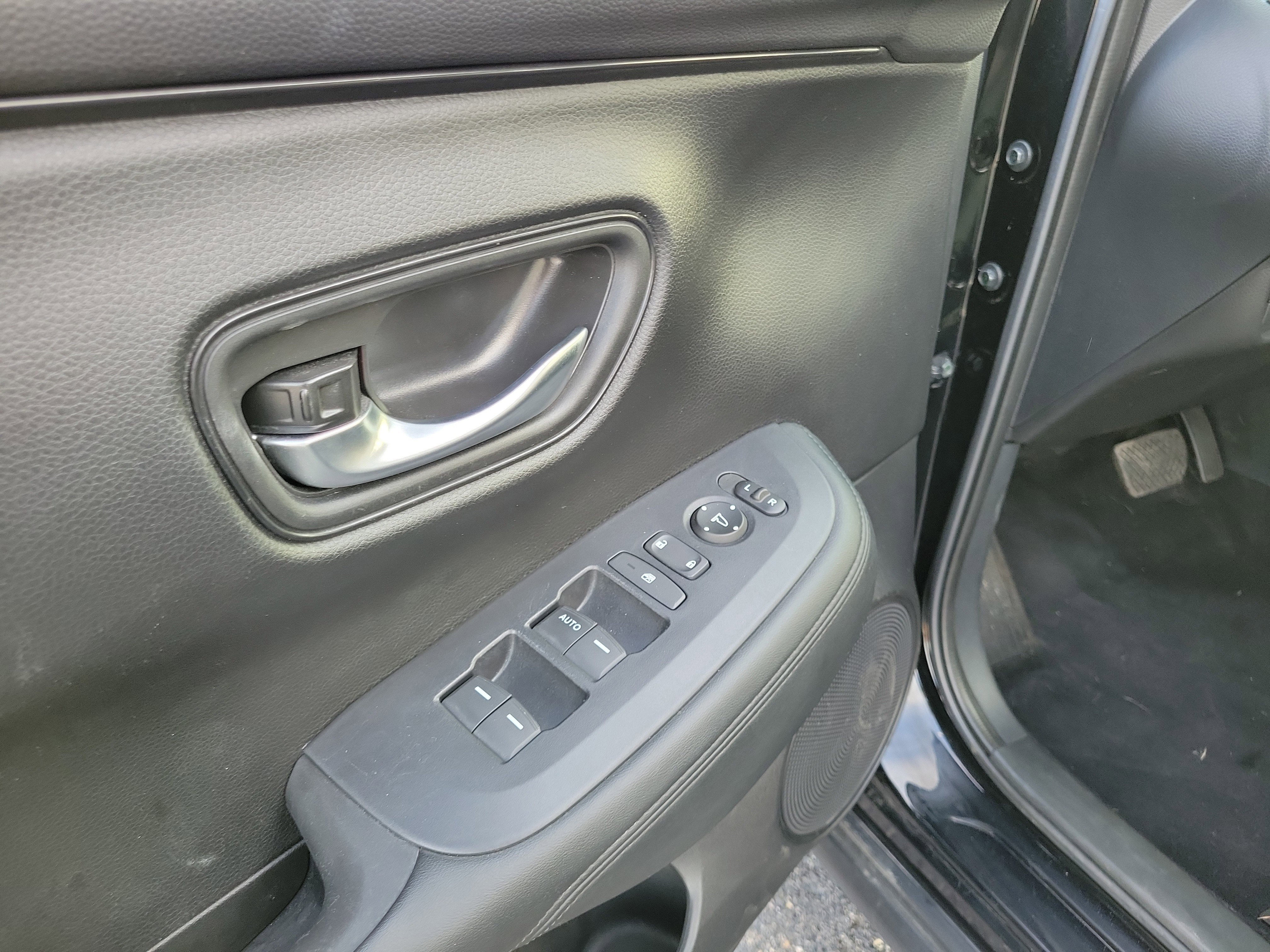 Used 2024 Honda HR-V LX image 18