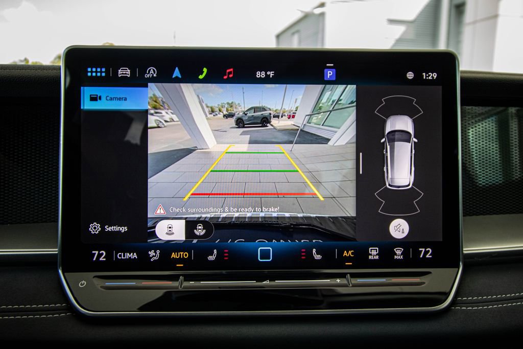 Certified 2025 Volkswagen Tiguan SE image 44