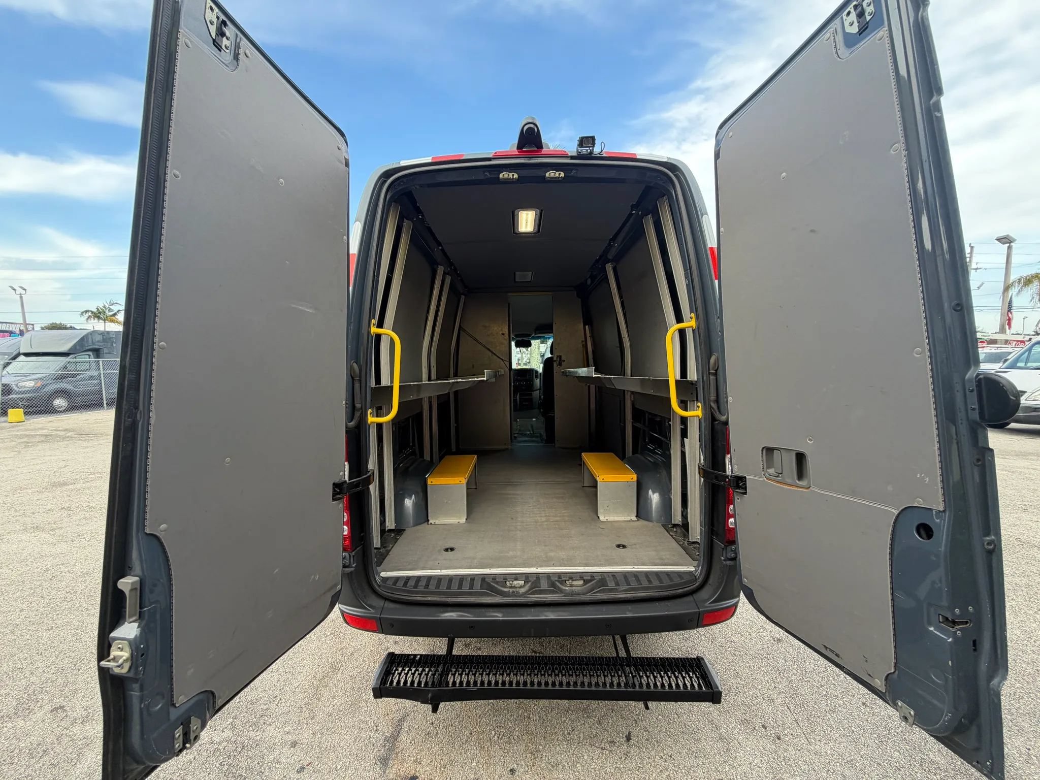 Used 2018 Mercedes-Benz Sprinter 2500 image 5