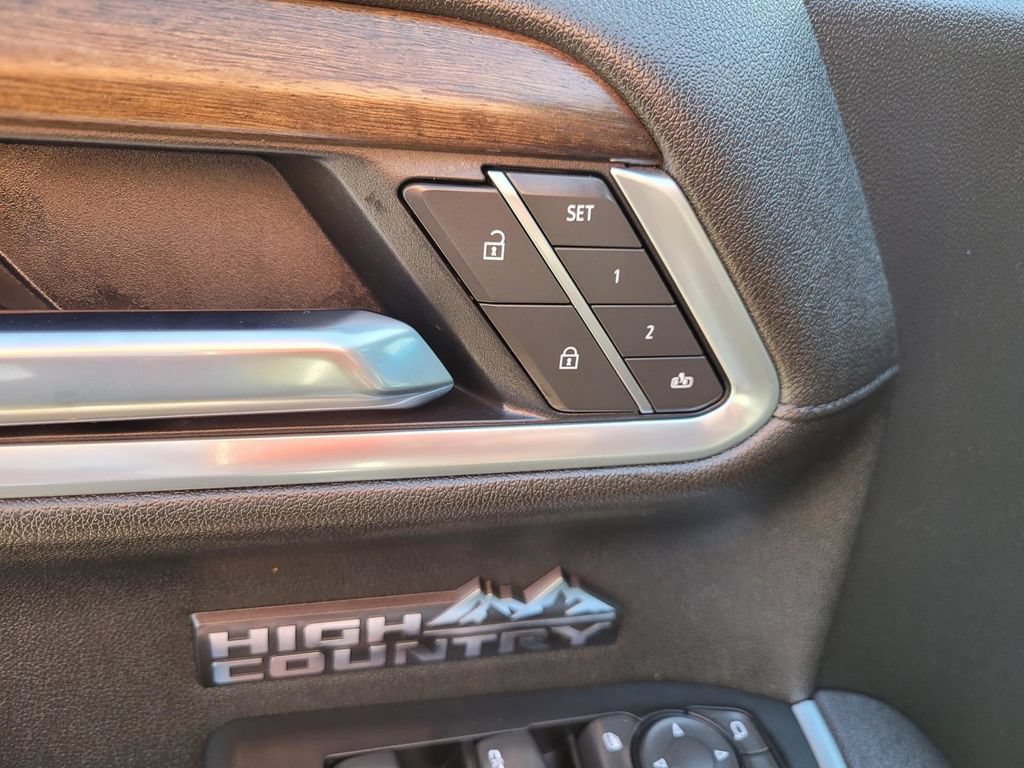 Used 2025 Chevrolet Silverado 1500 High Country AWD/4WD image 21