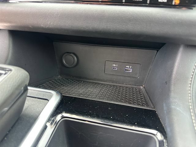 Used 2025 Nissan Pathfinder SV FWD image 32