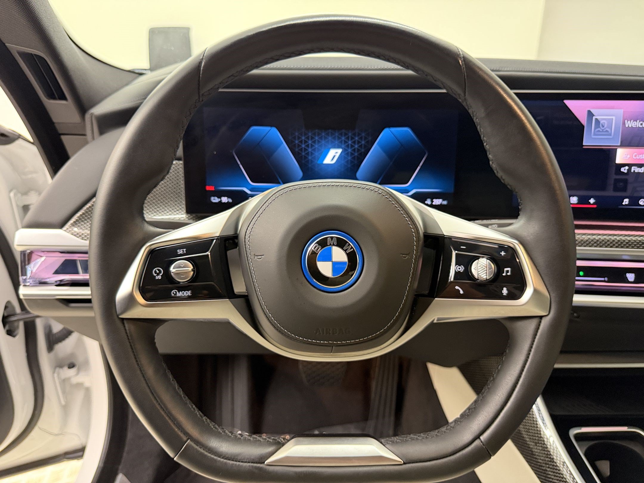 Certified 2023 BMW i7 xDrive60 AWD/4WD image 11