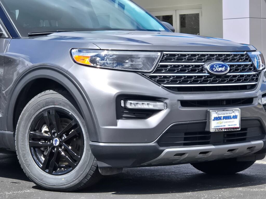 Used 2024 Ford Explorer XLT w/ Equipment Group 202A RWD image 3