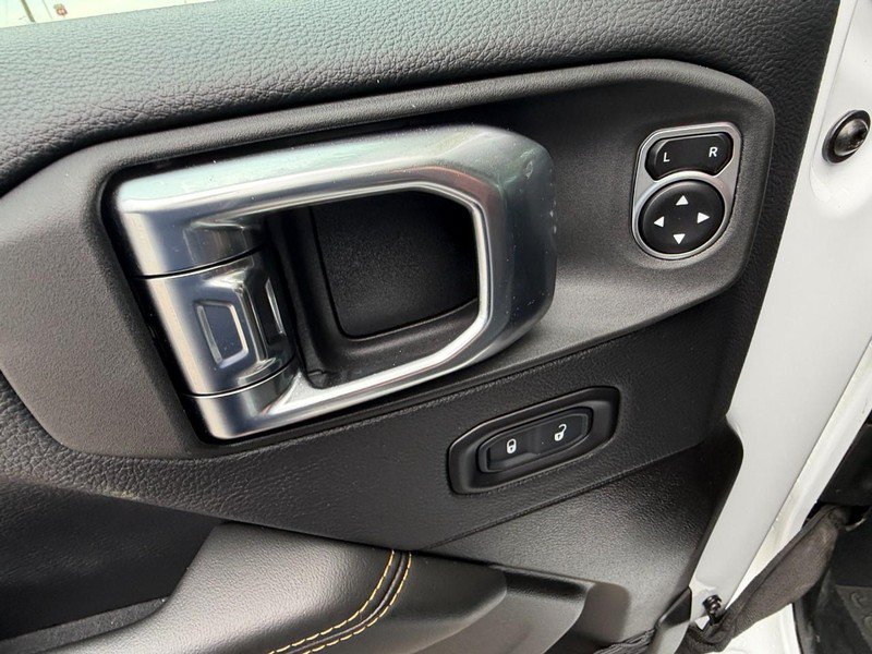 Used 2025 Jeep Wrangler Unlimited Sahara AWD/4WD image 23