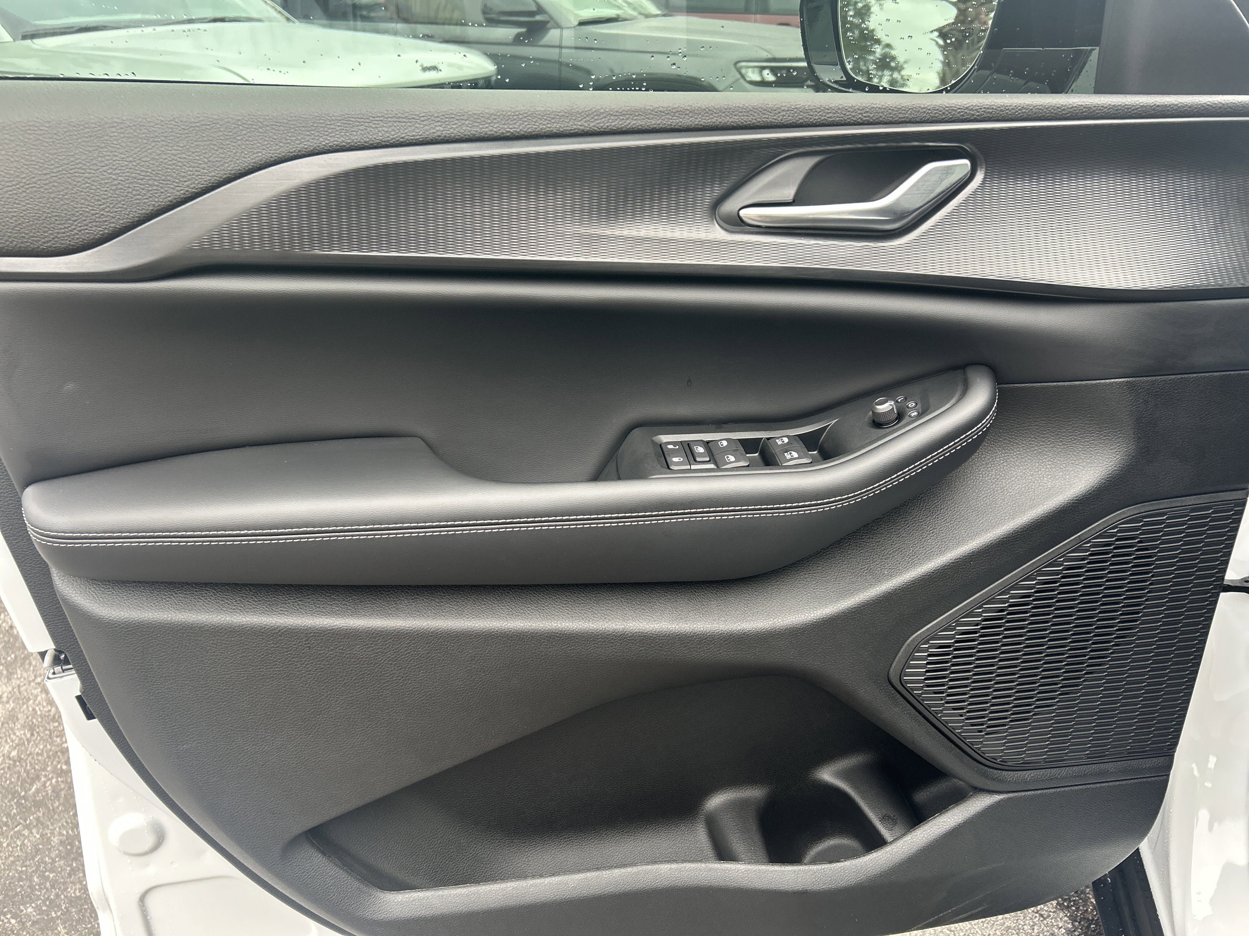 New 2025 Jeep Grand Cherokee Altitude image 12