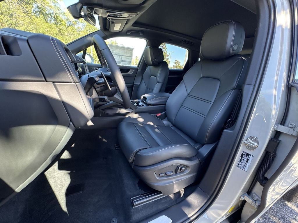 Certified 2026 Porsche Cayenne image 5