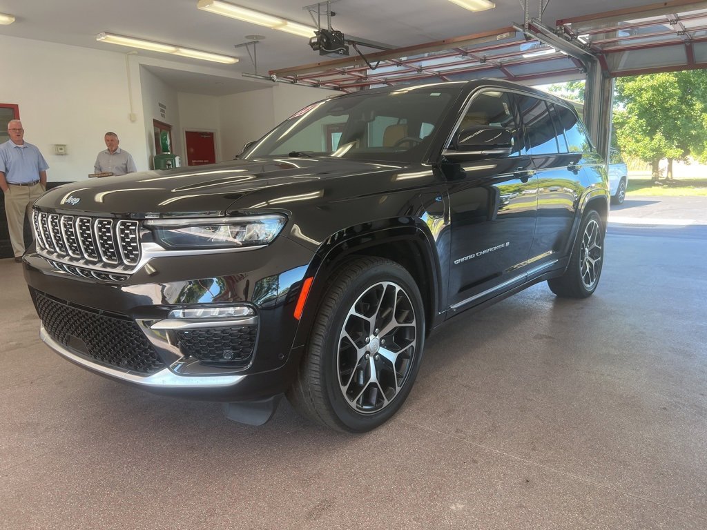 Used 2023 Jeep Grand Cherokee Summit image 3