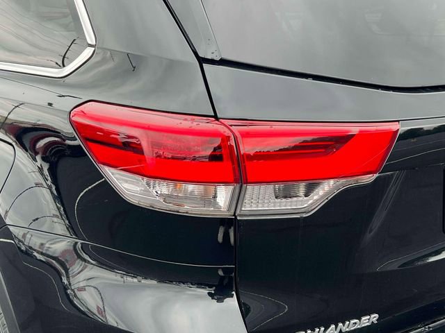 Used 2019 Toyota Highlander XLE AWD/4WD image 9