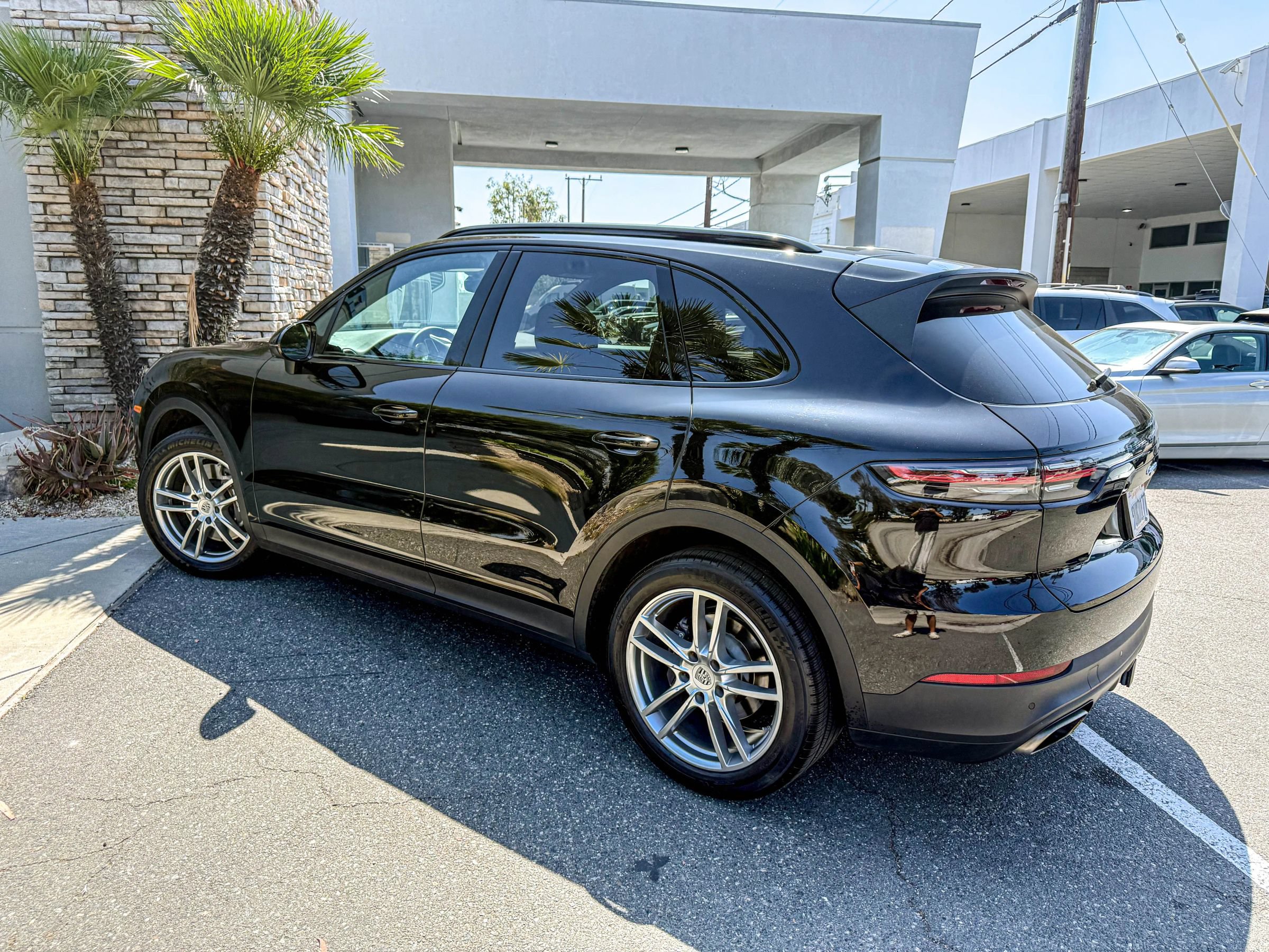 Used 2022 Porsche Cayenne Platinum Edition AWD/4WD image 3