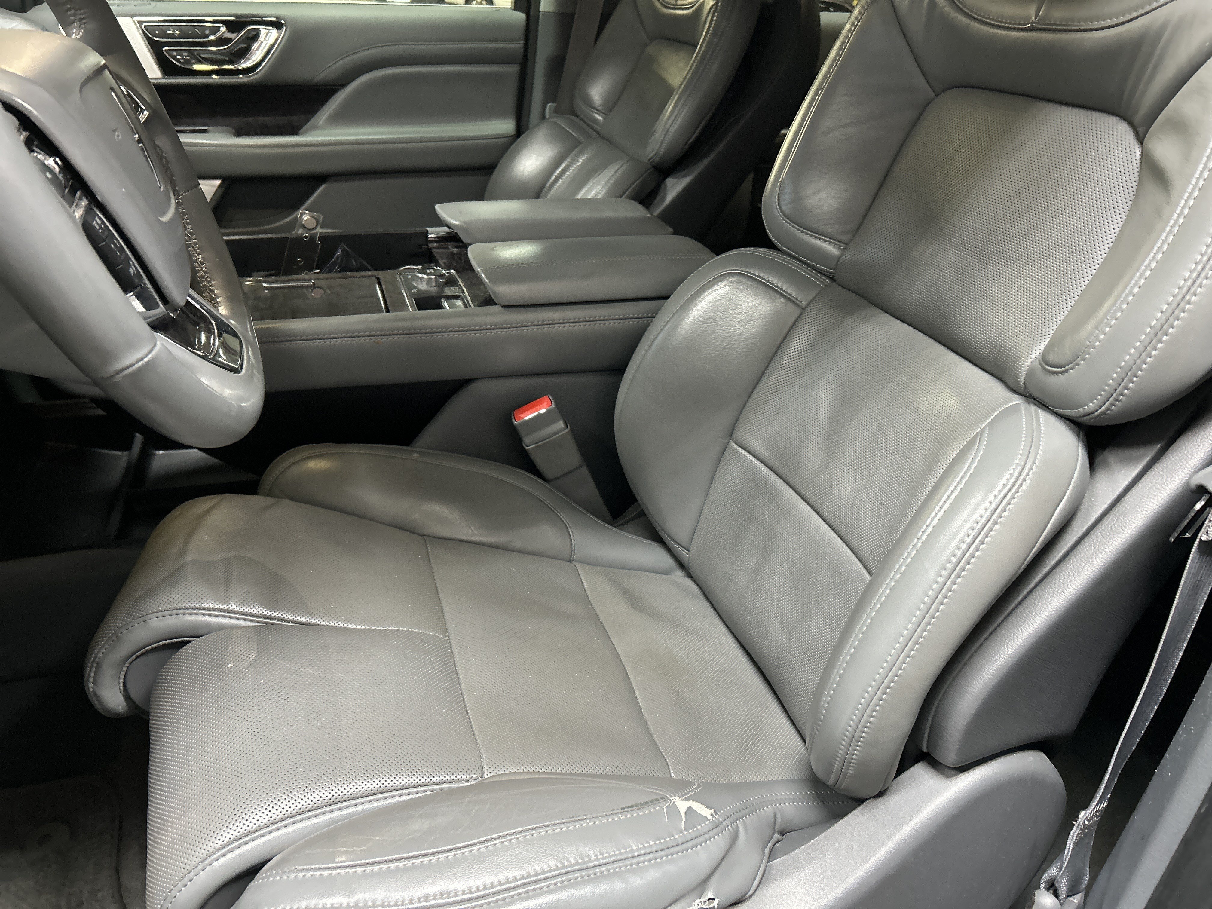 Used 2020 Lincoln Navigator L Reserve w/ Luxury Package AWD/4WD image 6