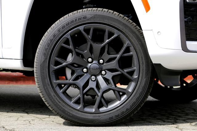 New 2026 Jeep Grand Cherokee L Summit image 2