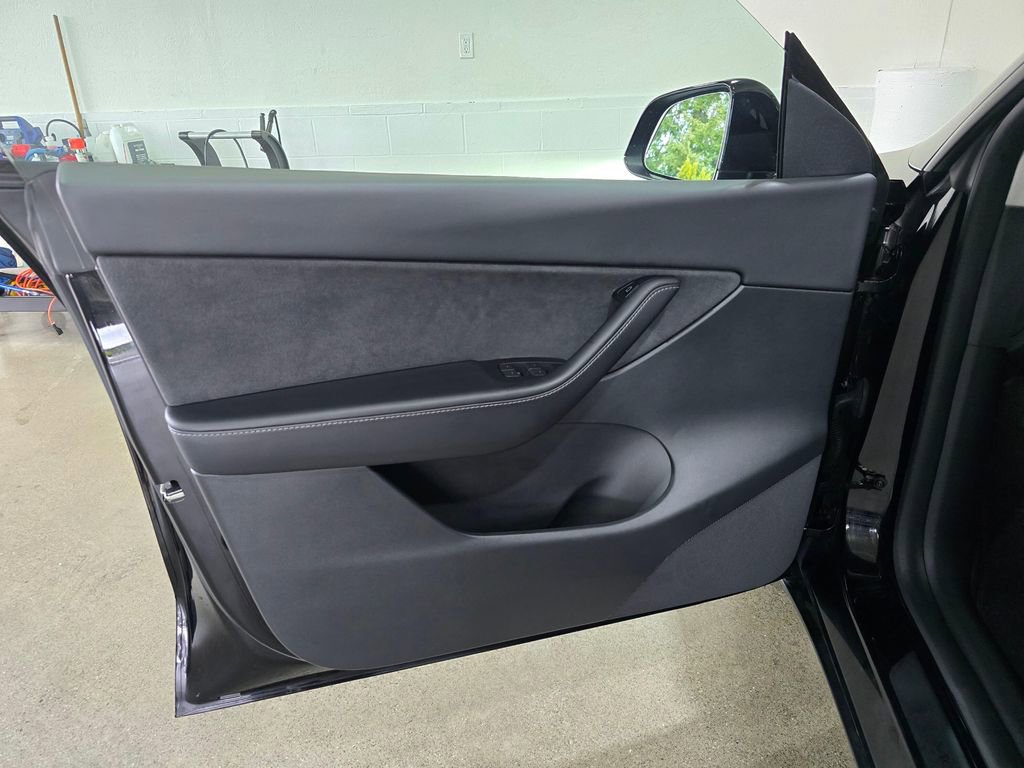 Used 2022 Tesla Model Y Long Range AWD/4WD image 21