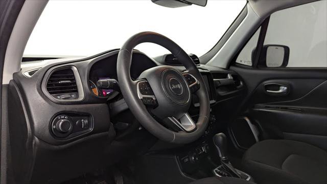 Used 2023 Jeep Renegade Latitude AWD/4WD image 24